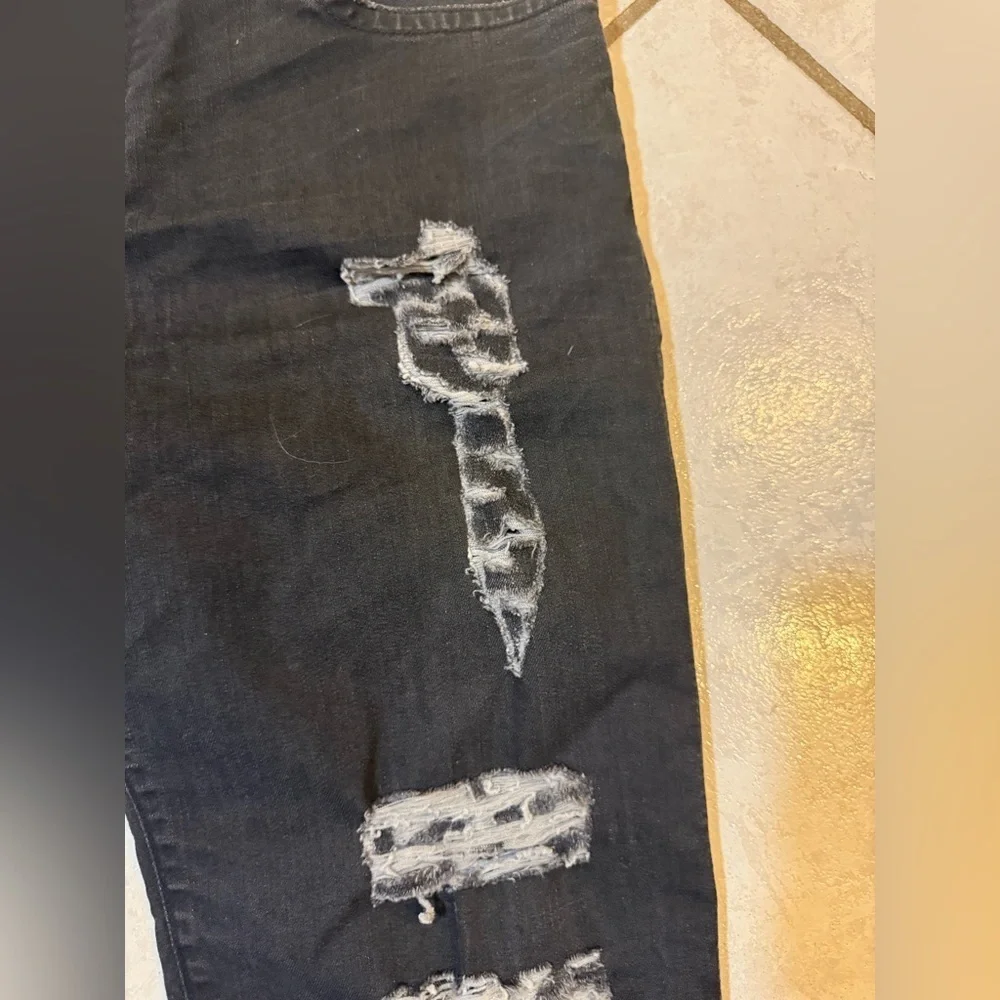 Black distressed Robins jeans sz 33 skinny